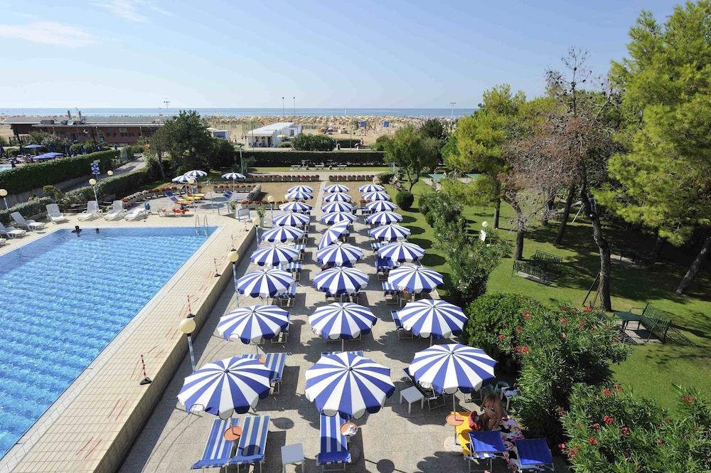 Hotel Palace Bibione Exterior foto