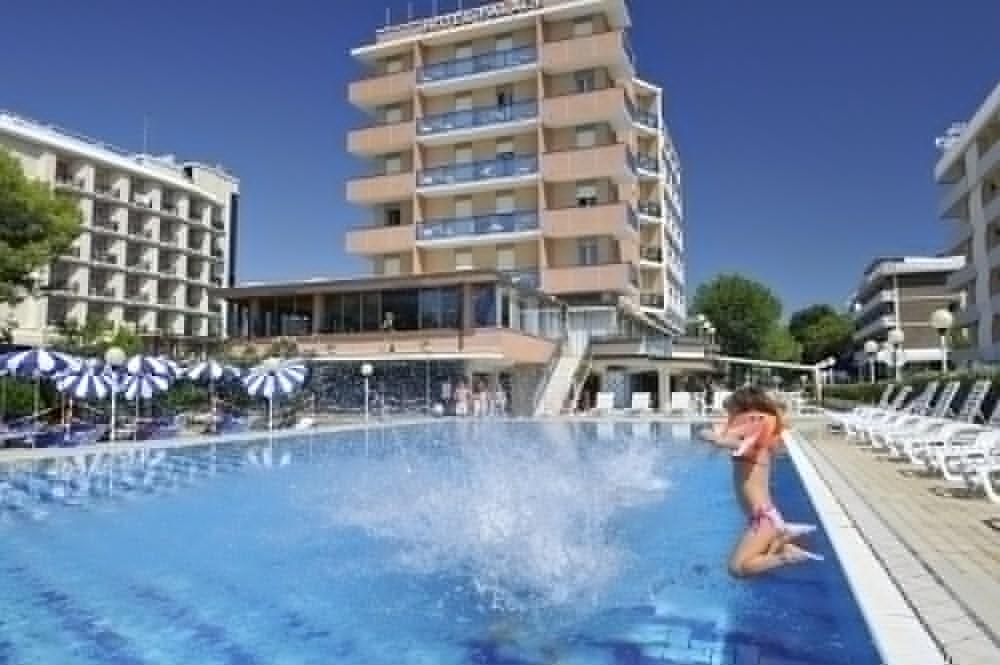 Hotel Palace Bibione Exterior foto