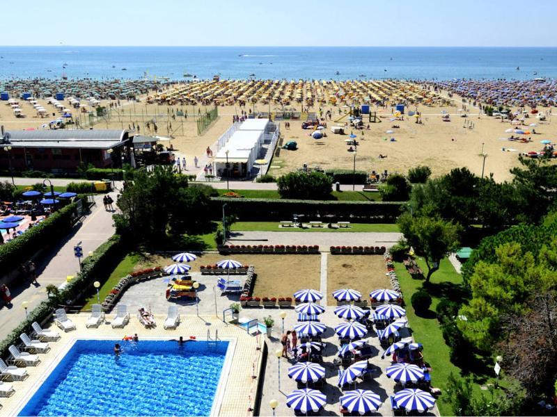 Hotel Palace Bibione Exterior foto