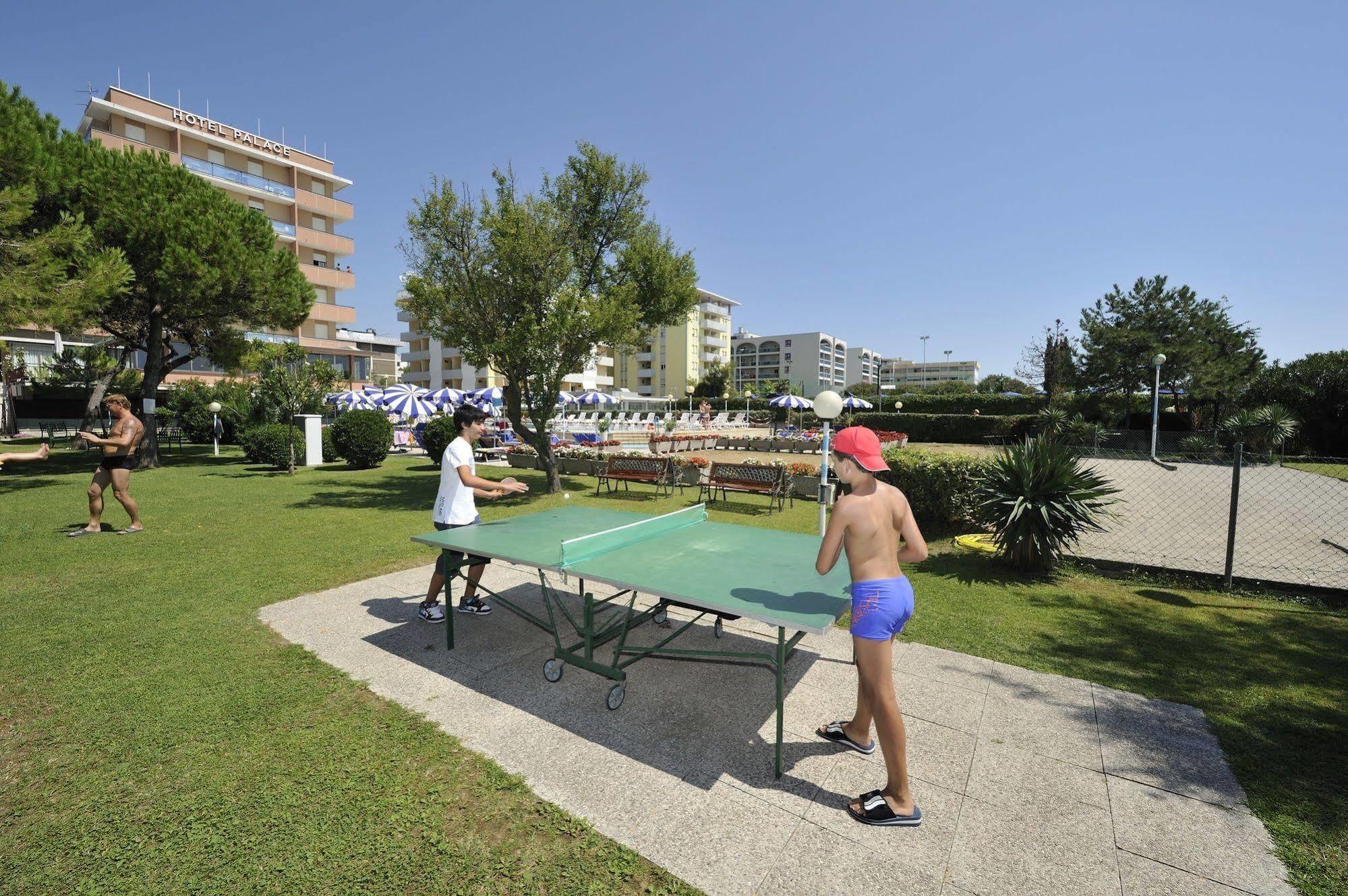 Hotel Palace Bibione Exterior foto